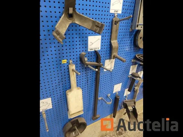 Grote aantal gereedschappen en stukken voor garage - afbeelding 37 van  82