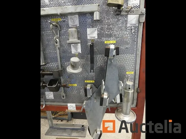 Grote aantal gereedschappen en stukken voor garage - afbeelding 42 van  82