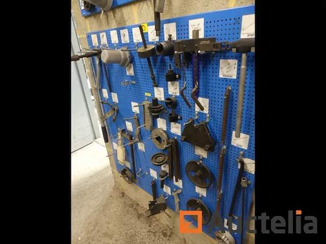 Grote aantal gereedschappen en stukken voor garage - afbeelding 43 van  82