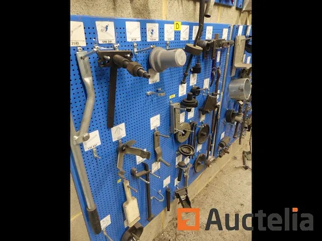 Grote aantal gereedschappen en stukken voor garage - afbeelding 34 van  82
