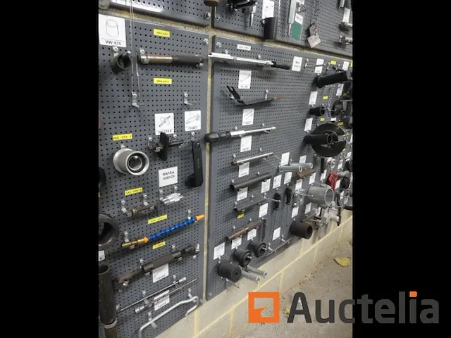 Grote aantal gereedschappen en stukken voor garage - afbeelding 49 van  82