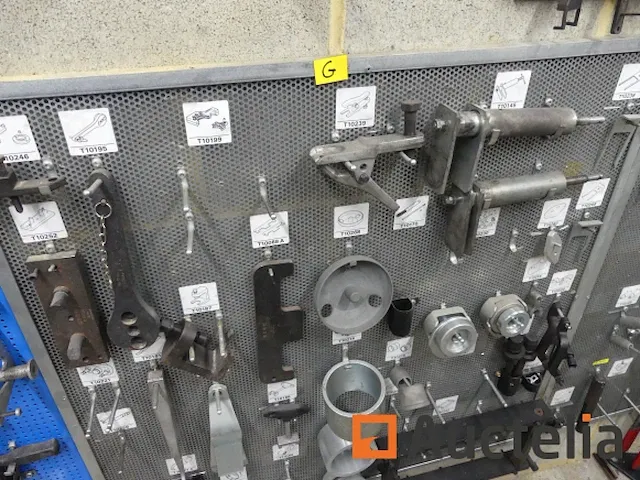Grote aantal gereedschappen en stukken voor garage - afbeelding 72 van  82