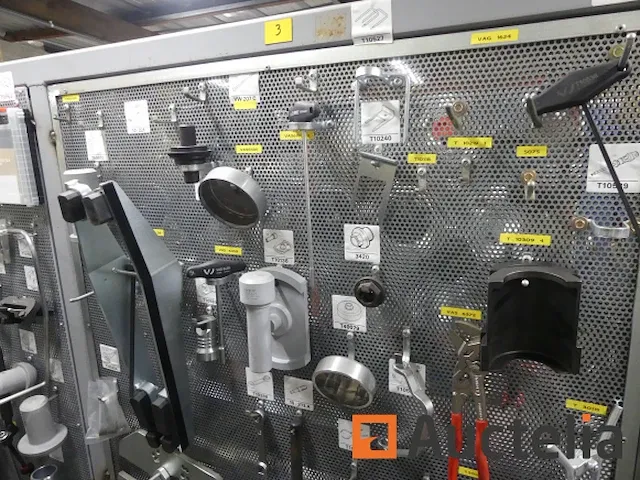 Grote aantal gereedschappen en stukken voor garage - afbeelding 73 van  82