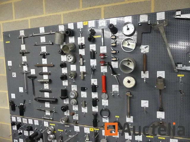 Grote aantal gereedschappen en stukken voor garage - afbeelding 75 van  82