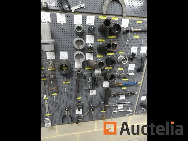 Grote aantal gereedschappen en stukken voor garage - afbeelding 80 van  82