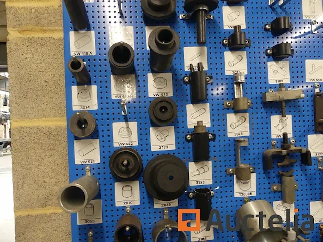Grote aantal gereedschappen en stukken voor garage - afbeelding 78 van  82