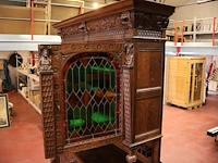 Grote antieken kast met houtsnijwerk - afbeelding 4 van  8