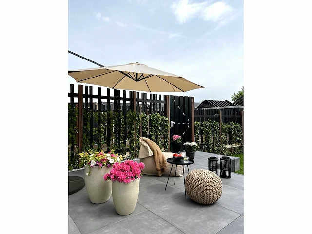 Grote beige zandparasol? 300 cm - afbeelding 3 van  7