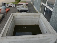 Grote betonnen bloembak ca. 1,20 m x 1,20 m - afbeelding 4 van  4