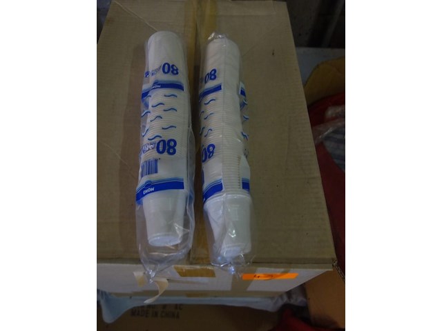 Grote doos met drinkbekers - afbeelding 2 van  3