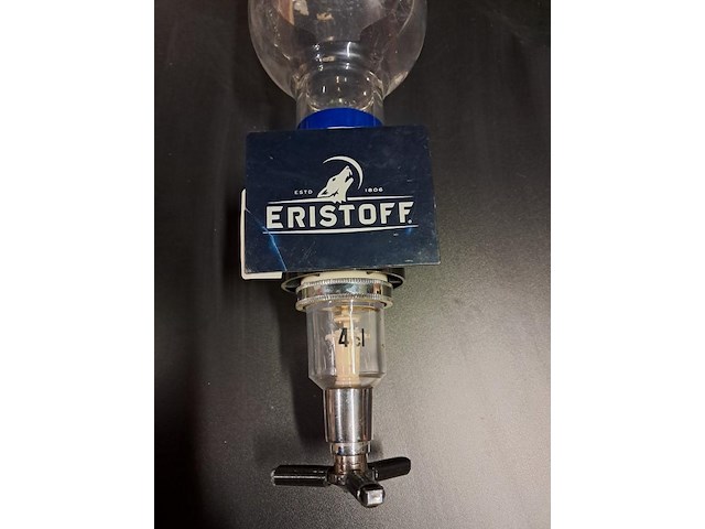 Grote flessen + houder v vodka eristoff 2 x 65 cm - afbeelding 2 van  4