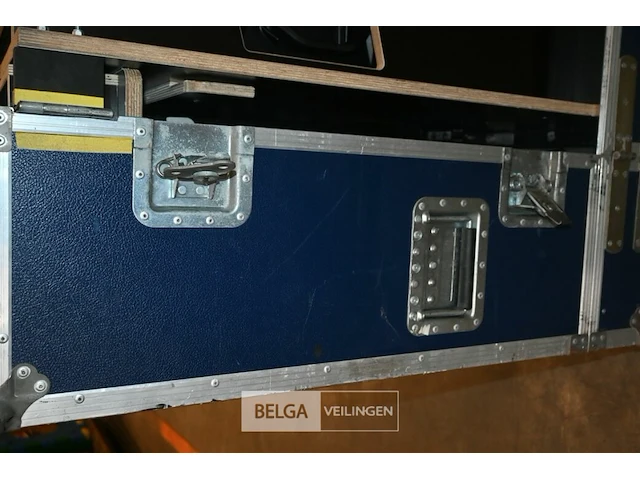 Grote flightcase op wielen - afbeelding 6 van  10