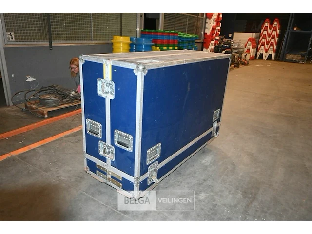 Grote flightcase op wielen - afbeelding 8 van  10