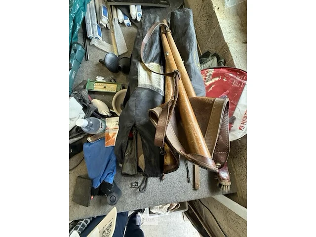 Grote glaswerktafel met alle materialen - afbeelding 2 van  6