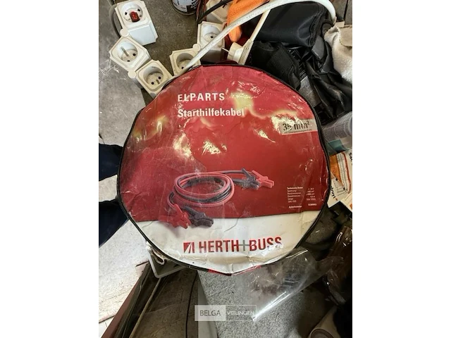 Grote glaswerktafel met alle materialen - afbeelding 3 van  6