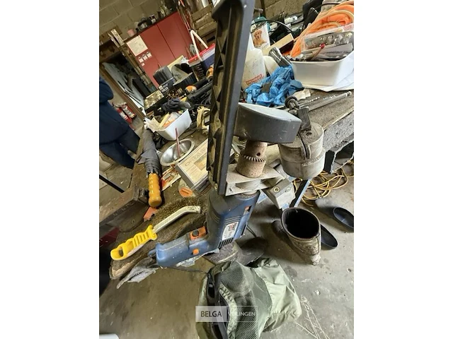 Grote glaswerktafel met alle materialen - afbeelding 4 van  6