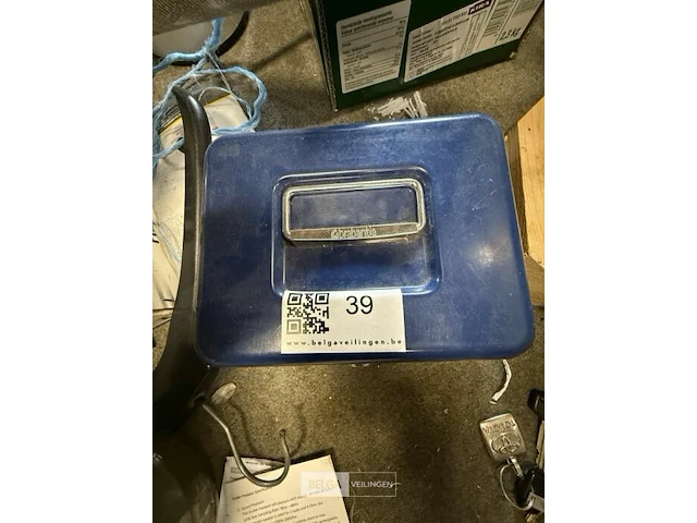 Grote glaswerktafel met alle materialen - afbeelding 6 van  6