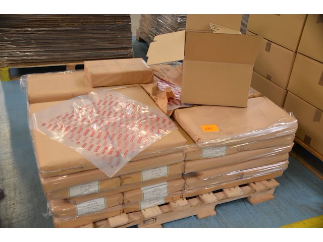 Grote hoeveelheid plastic zakken - afbeelding 1 van  2