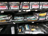 Grote hoeveelheid zakken honden- en kattenvoer met display purina proplan - afbeelding 2 van  17