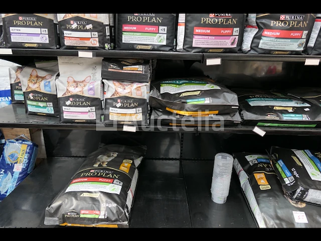Grote hoeveelheid zakken honden- en kattenvoer met display purina proplan - afbeelding 4 van  17