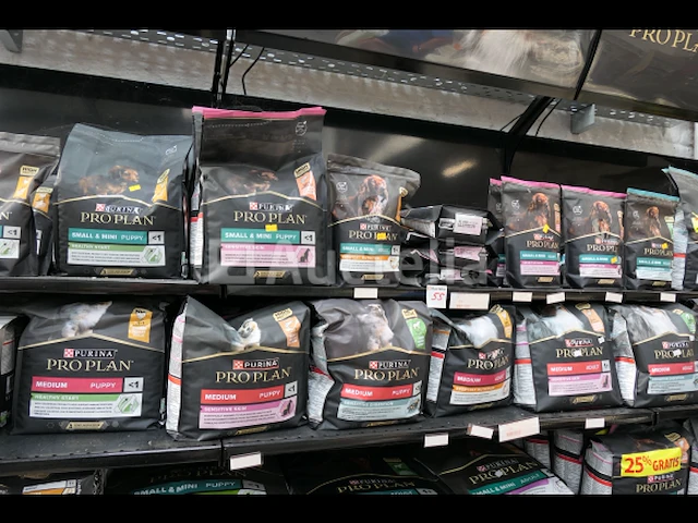 Grote hoeveelheid zakken honden- en kattenvoer met display purina proplan - afbeelding 5 van  17