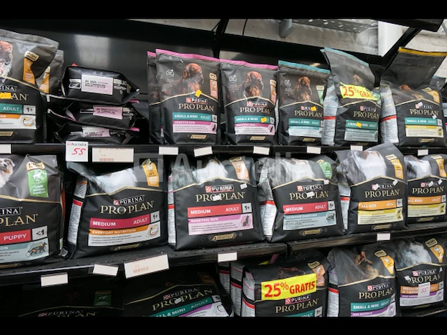 Grote hoeveelheid zakken honden- en kattenvoer met display purina proplan - afbeelding 6 van  17