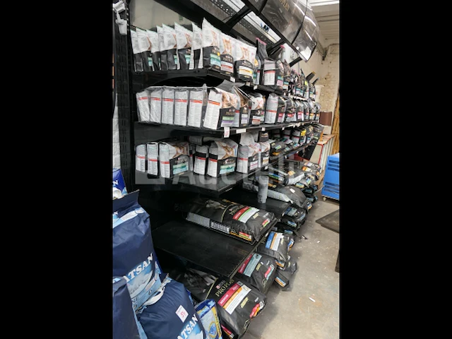 Grote hoeveelheid zakken honden- en kattenvoer met display purina proplan - afbeelding 8 van  17