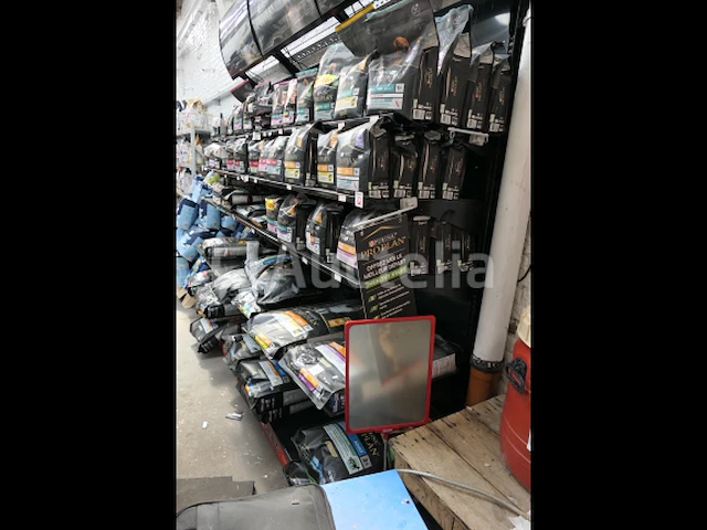 Grote hoeveelheid zakken honden- en kattenvoer met display purina proplan - afbeelding 9 van  17