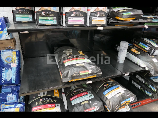 Grote hoeveelheid zakken honden- en kattenvoer met display purina proplan - afbeelding 11 van  17