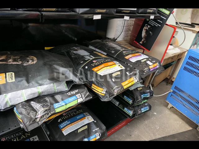 Grote hoeveelheid zakken honden- en kattenvoer met display purina proplan - afbeelding 16 van  17