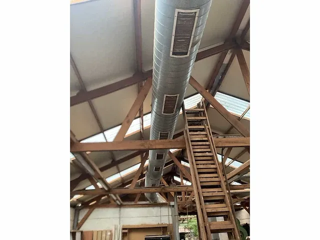 Grote houtbrander/verbrandingsoven nn met afvoerbuis - afbeelding 9 van  21