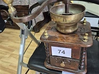 Grote houten koffiemolen - afbeelding 1 van  3