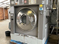 Grote industriële wasmachine milnor