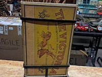 Grote luciferdoos op staander - afbeelding 1 van  2