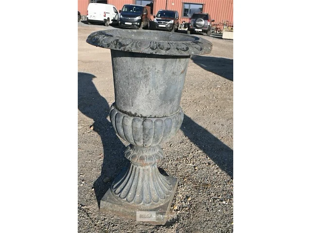 Grote metalen siervaas - afbeelding 1 van  6