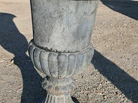 Grote metalen siervaas - afbeelding 1 van  6