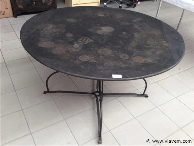 Grote metalen tafel - afbeelding 1 van  3