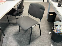 Grote metalen vergadertafel + 8 diverse bijzetstoelen - afbeelding 5 van  8