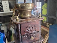 Grote oude koffiemolen