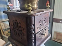 Grote oude koffiemolen - afbeelding 2 van  3