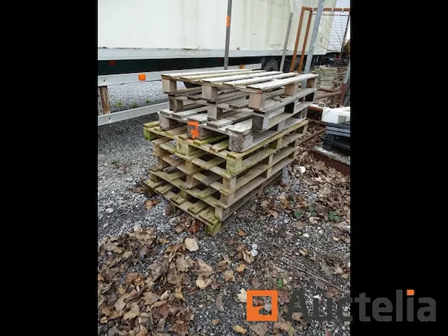 Grote pallet in gyproc, 8 pallets - afbeelding 1 van  3