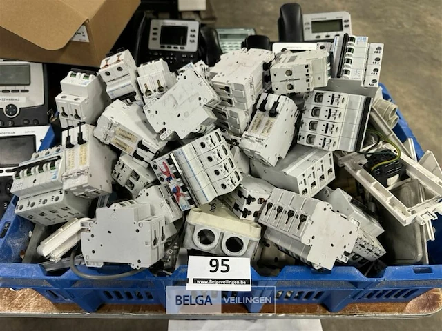 Grote partij automatische zekeringen diverse soorten - afbeelding 1 van  4