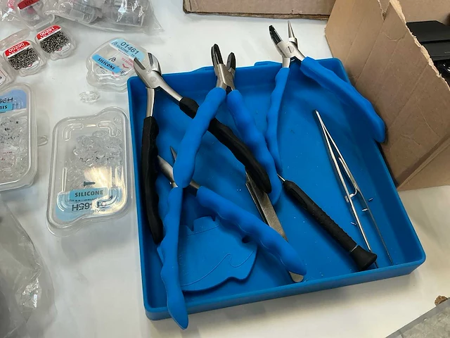 Grote partij brillen accessoires - afbeelding 6 van  18