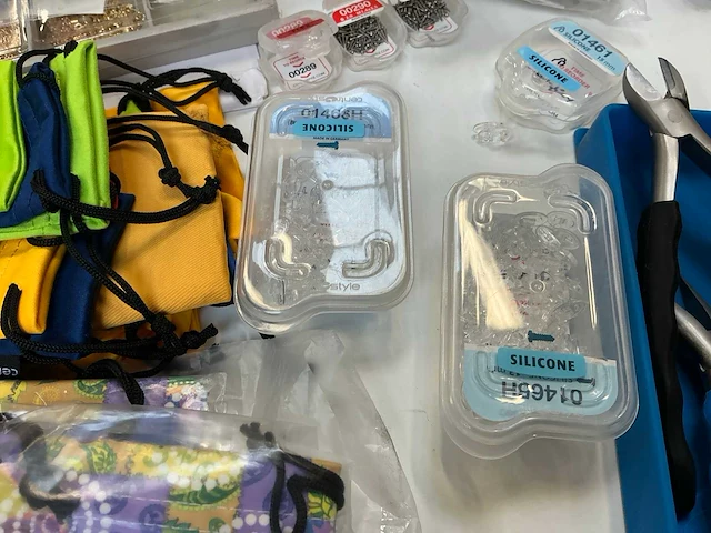 Grote partij brillen accessoires - afbeelding 7 van  18