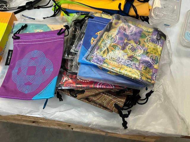 Grote partij brillen accessoires - afbeelding 8 van  18