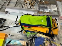 Grote partij brillen accessoires - afbeelding 9 van  18