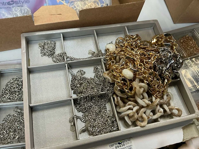 Grote partij brillen accessoires - afbeelding 15 van  18