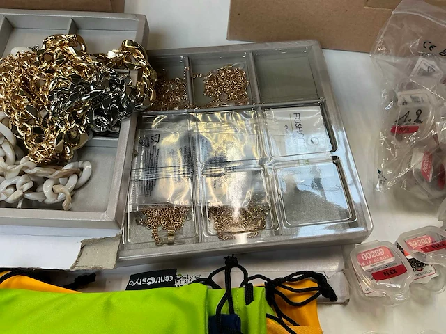 Grote partij brillen accessoires - afbeelding 16 van  18