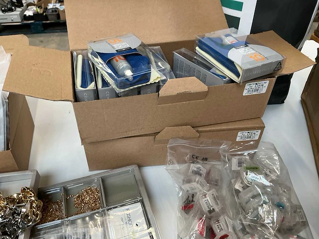 Grote partij brillen accessoires - afbeelding 18 van  18