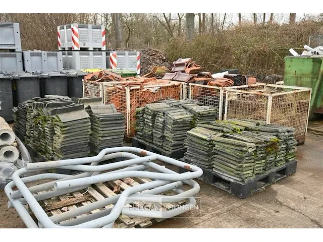 Grote partij dakpannen divers - afbeelding 2 van  2
